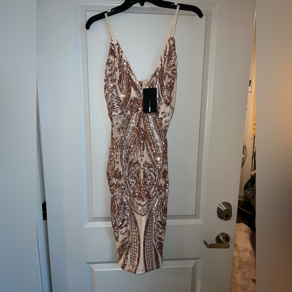 NWT Beautiful Sequence Dress, Medium